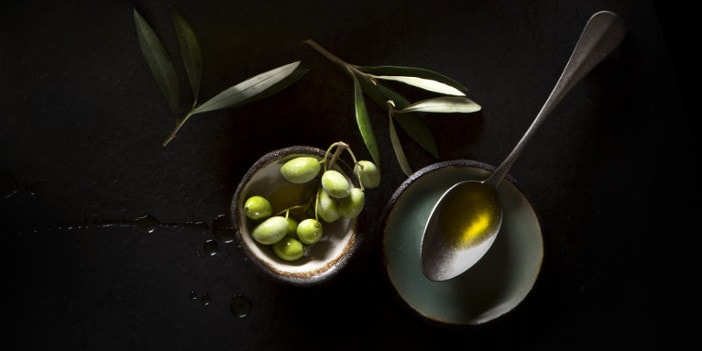 Olivenöl wird anhand seiner Fruchtigkeit, seiner Aromen, Geschmack und Harmonie bewertet.