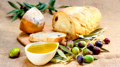 Natives Olivenöl extra gesund und reich an sekundären Pflanzstoffen wie Polyphenolen und Vitamin E
