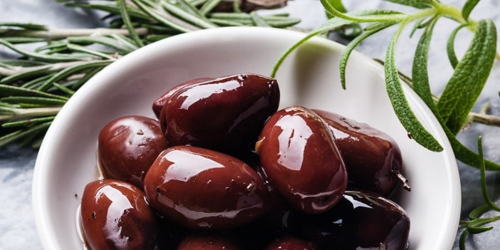 Schwarze Oliven gesund und lecker